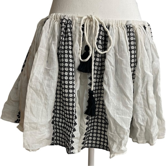 Topshop Dresses & Skirts - Topshop Linen Graphic Miniskirt Black and White